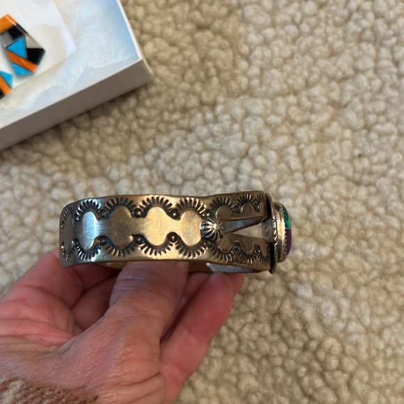 Vintage Navajo Sterling bracelet/cuff and earrings with stones - Picture 7 of 15